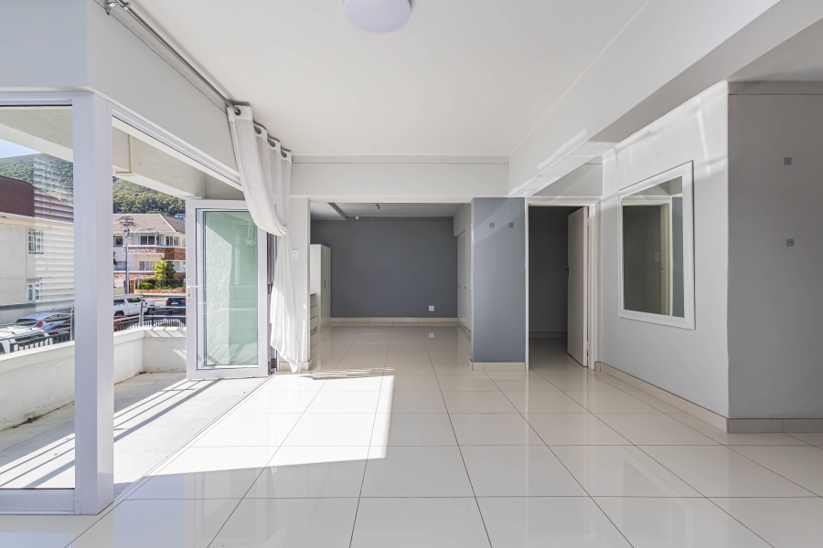 To Let 2 Bedroom Property for Rent in Sea Point Western Cape